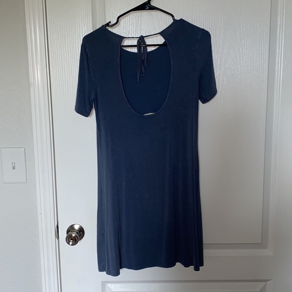 T-Shirt dress w Open Back - Picture 2 of 2